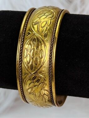 Aged goldtone Embossed Bangle Bracelet